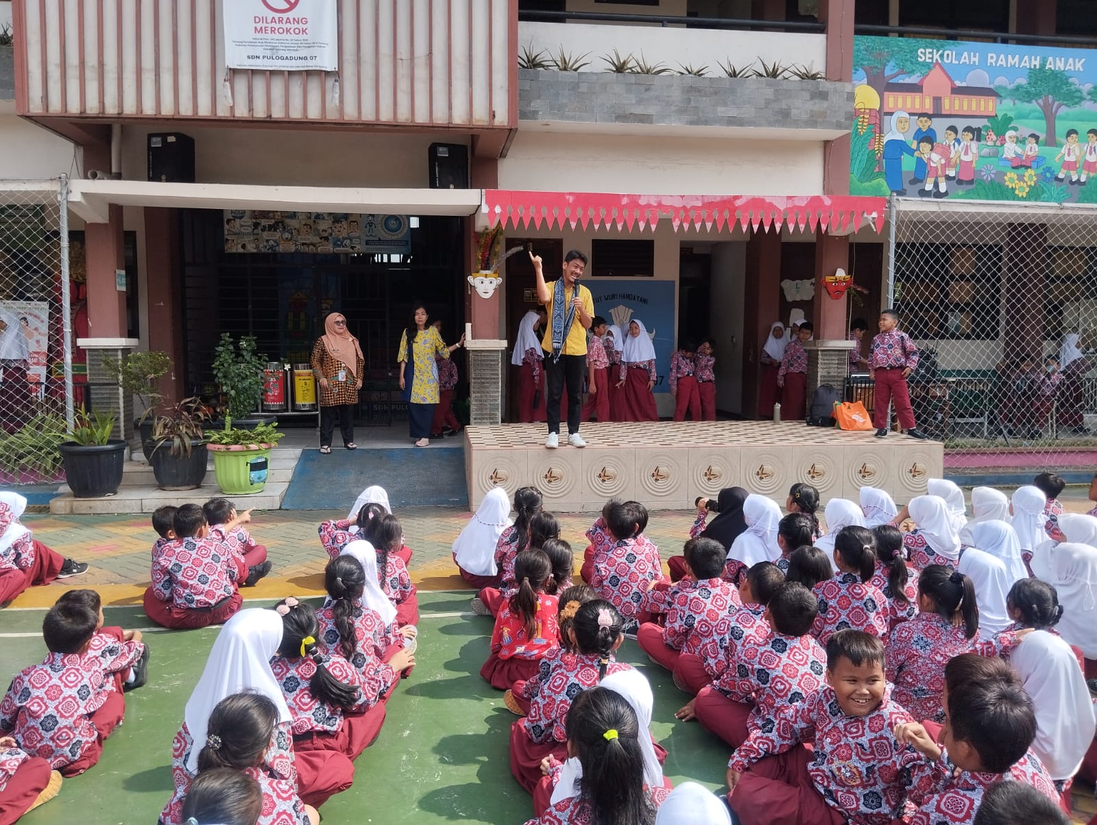 Wisata LiterAsyik Ke SDN Pulogadung 07